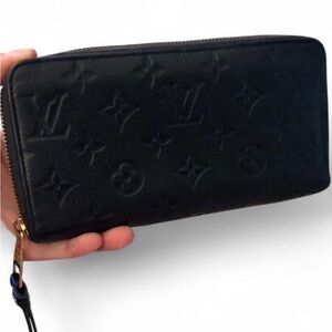 Louis Vuitton Zippy Organizer wallet